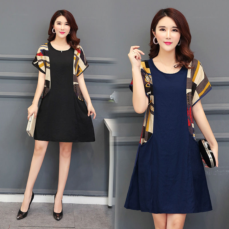 大姨不愧是“女神般”的存在，56岁穿上连衣裙还这么美