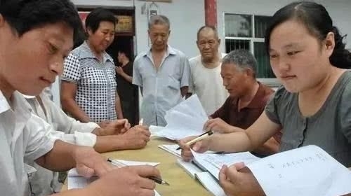  [让农民]今年，农村进行“2补2查”，农民开心有人倒霉，有你吗