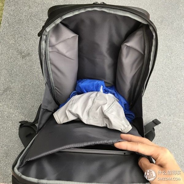 细节出众的钢铁直男包 Elecom宜丽客 多功能数码收纳通勤包测评