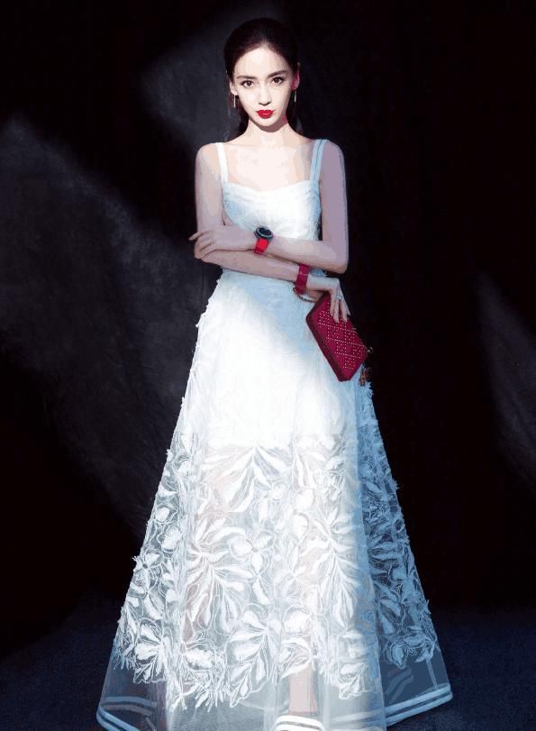 章泽天杨颖同穿白礼服，一个清秀淡雅，一个浓郁如油画，你喜欢谁