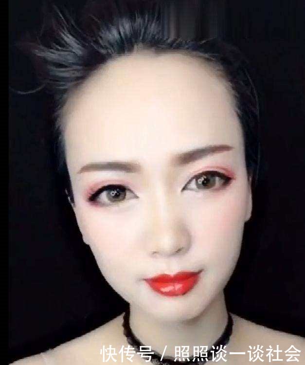 女子称结婚证下来了，可以卸妆了，网友我的眼睛！