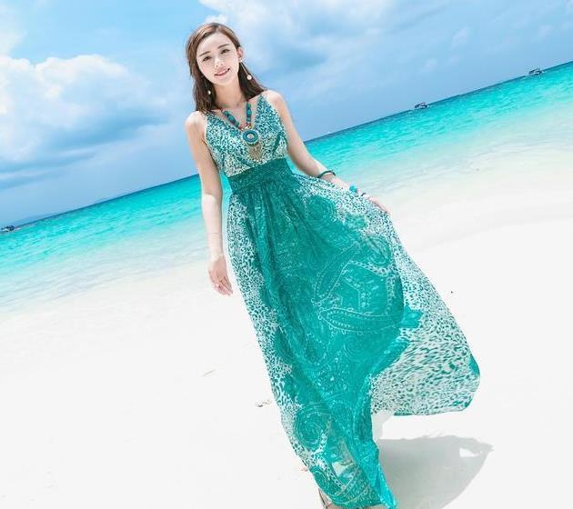 厌倦了阔腿裤套装，不妨多试试这样的吊带连衣裙！清新甜美超仙儿