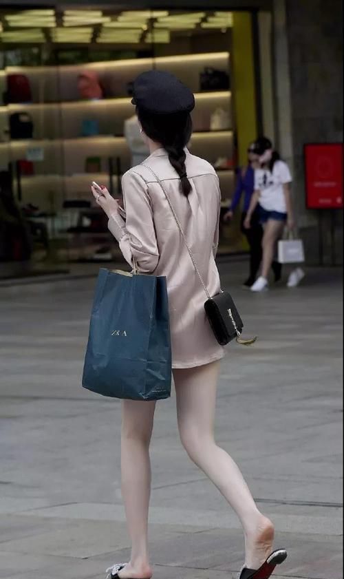  风范|街拍美女：高冷时尚的穿搭参考，尽显女王风范