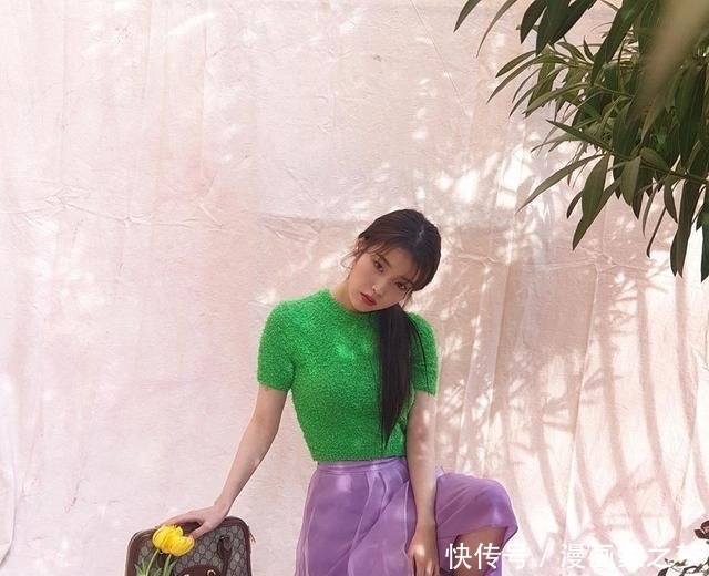  「橙粉」米兰看GUCCI秋冬秋蜜瓜橙粉裙，IU乖乖女终于出门了