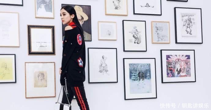 古力娜扎穿皮裙现身, 紧到坐着都不方便, 可镜头移到脚时我沉默了