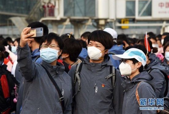  返回：576名山东援助黄冈医疗队员返回山东