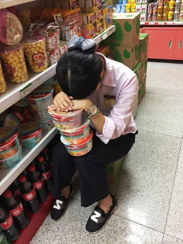 她在中国老街上发现最先锋的时尚创意