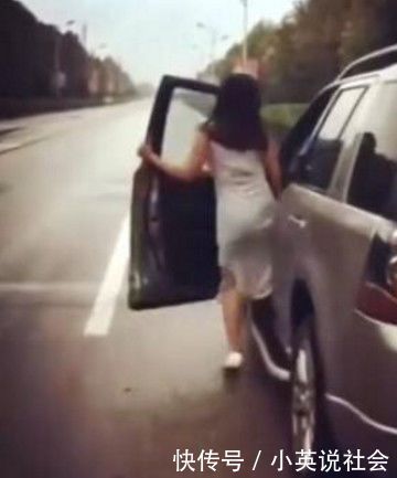 20岁女子在车窗前撩衣服，当她拉起裙子后，看到的一幕网友傻眼