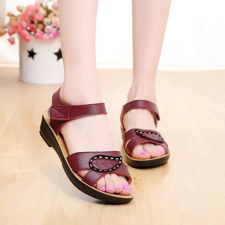 优雅还漂亮的“仙女鞋”，初秋就这样穿，舒适还漂亮