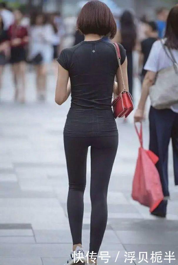 女人|真正聪明的女人,穿打底裤从不配短裙,时髦个性又显瘦!