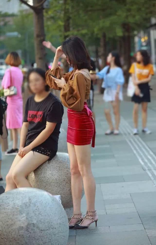女生|美丽的女生搭配高跟鞋,穿出更加魅力的身姿