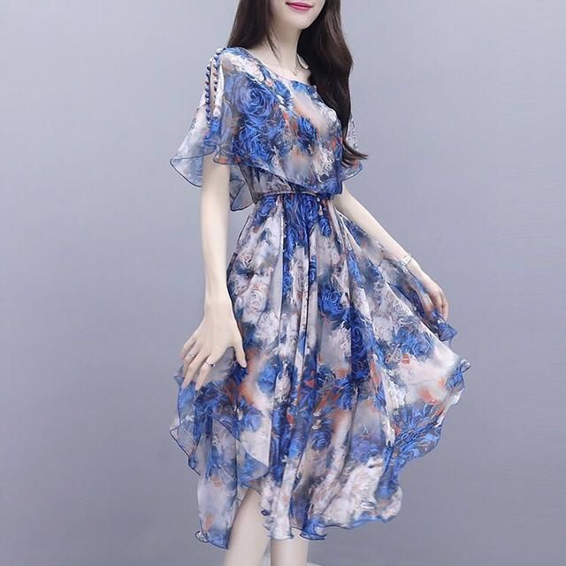 女人穿裙子要不要穿丝袜，看看下面女人便知道，时尚显瘦又漂亮