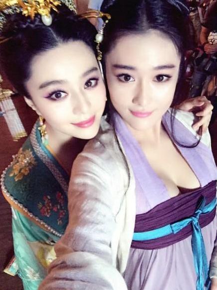 开撕范爷？张馨予怒发微博说没拉着范冰冰炒作，为何被网友群嘲？