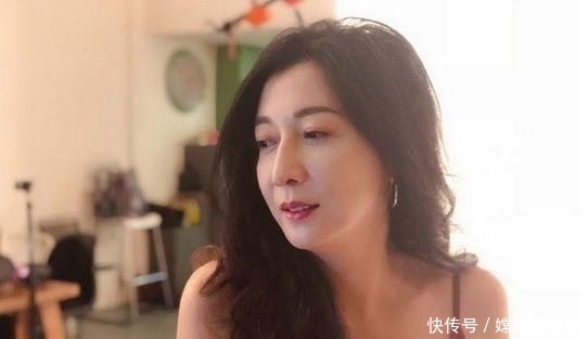  「漂亮」吴绮莉复出开工照惊艳众人 45岁亚姐美貌依旧 坦言女人要活得漂亮