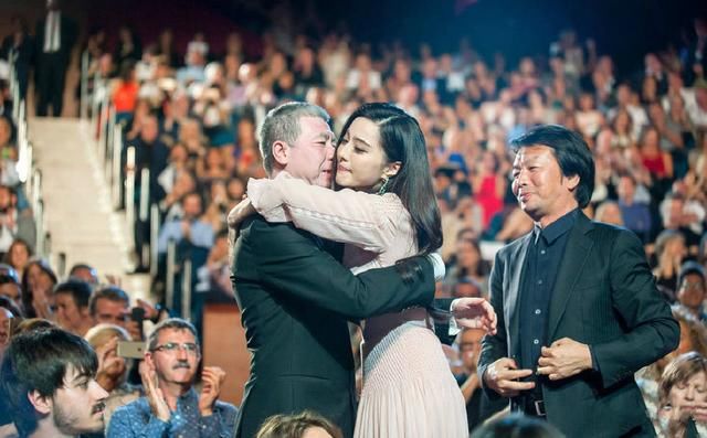 范冰冰偷税再爆猛料，黄毅清亲口承认，爆料税务局查案细节