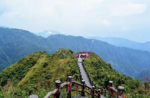 广西被忽视的一座山，主峰海拔1785米，是广西中西部最高点