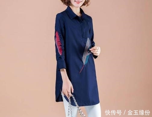  气质@体重130斤女人不要衣服塞裤子里，今年流行“新穿法”，时髦显瘦