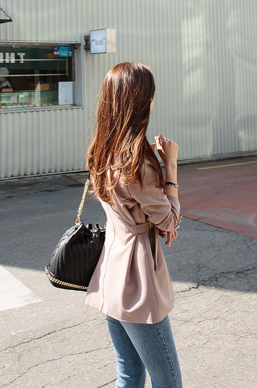 女神孙允珠，奶茶抹色花薰麦香街头小西装