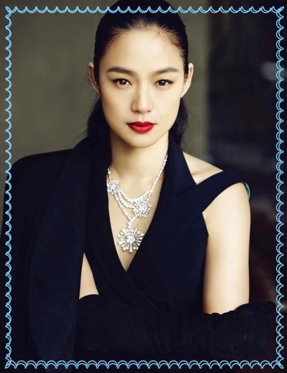 当42岁舒淇与39岁周韵同登杂志封面，才知道姜文眼光是有多好!