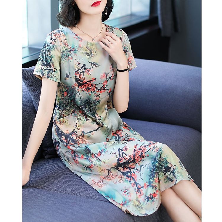 倘若60后的你还烦恼穿什么，看看下面印花A字秋裙，十足女人味