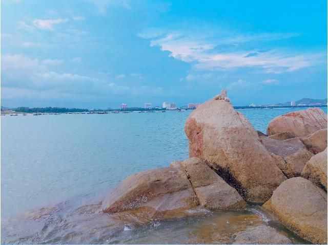 比三亚人少，比青岛消费低!这个高铁直达的小众海岛，景美海鲜多