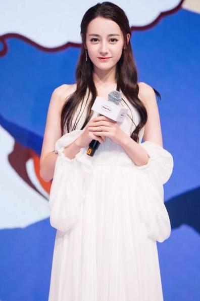 仙气白裙这样穿！颖宝气场两米八，赵丽颖美腻，热巴让人不再淡定