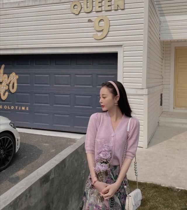  样式：不挑人的春季小清新穿搭，穿出小女人的姿态，时尚精致又养眼