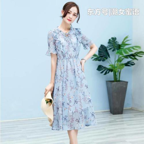 无法抗拒的碎花连衣裙，有着淑女名媛般的风韵，尽显妩媚柔情！