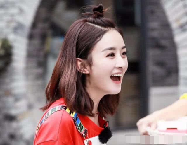 有这4个特征的女性会越长越美，赵丽颖就占了2个，杨丞琳只占1个