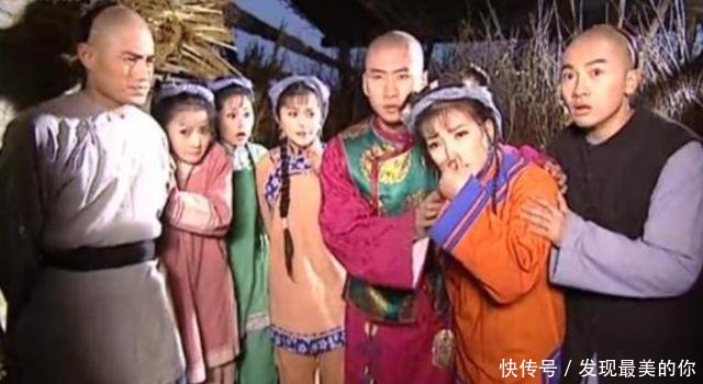 印度的露天厕所并不稀奇，上厕所不用纸，很多人都无法接受！