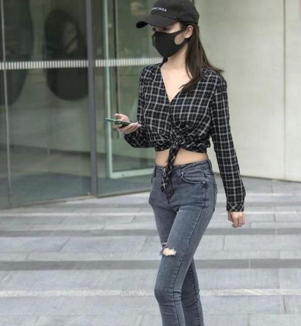  美女@街拍；美女炫酷搭配，霸气侧漏，都是一副“很拽”的样子