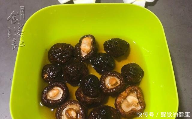  『女人』皮肤差不用怕，女人常吃此菜，养颜嫩肤又养血，皮肤越来越好了！