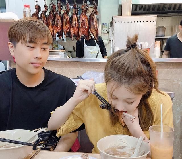 冒充卢本伟骗粉丝钱惹怒UU,UU辟谣:别人发的卢本伟都是假的!