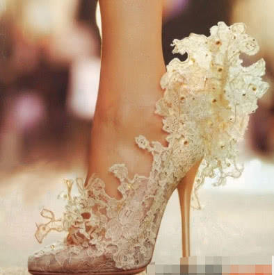 最奇葩的几款鞋子：图2最省钱，图4丧心病狂，最后一个你绝对爱不