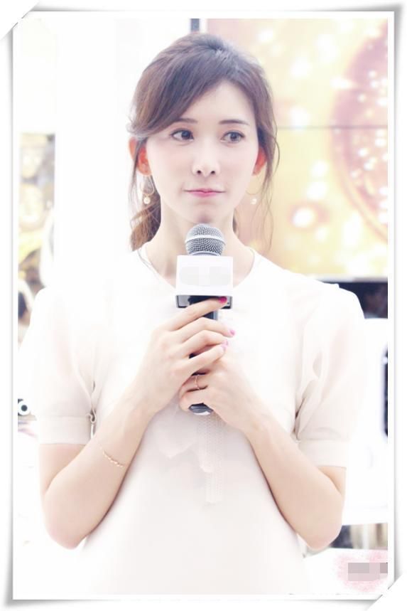 厉害了林志玲！一袭白裙穿成18岁，网友直呼：这次真的没装嫩！