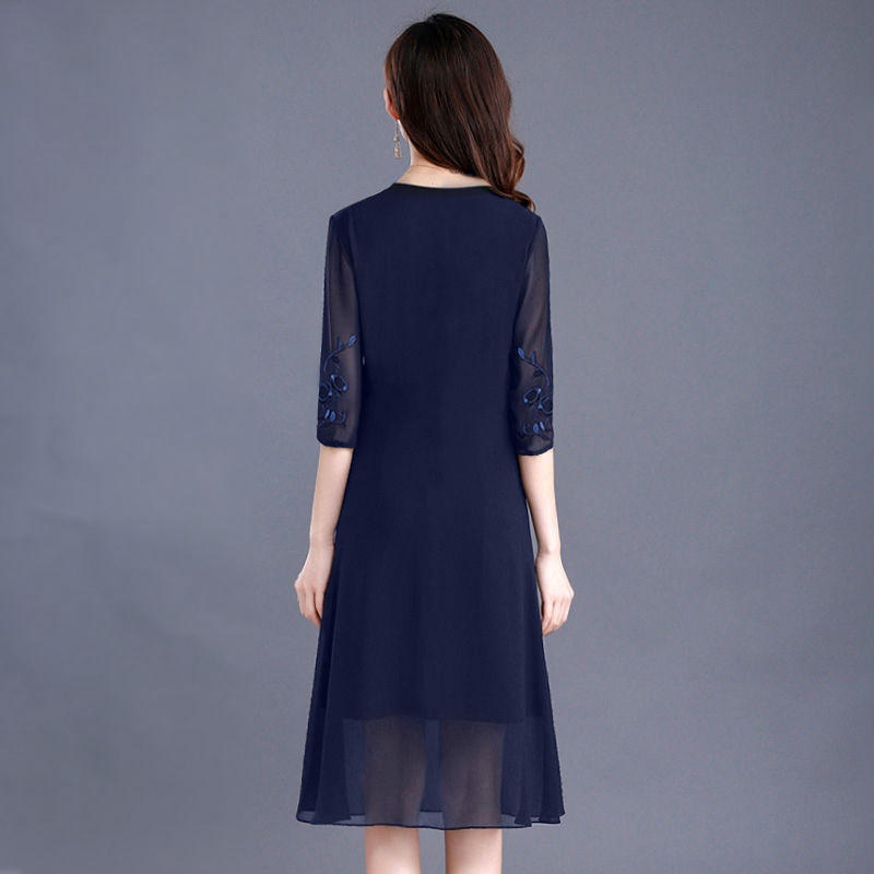 不像话!这真是我见过最美的A字裙,显瘦显白美扎心