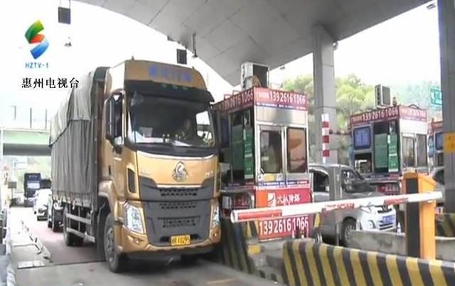  综合：ETC:高速公路综合收费，升级第一天车辆积压事故多发