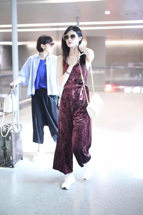 国模| 刘雯走起日系清新风，杜鹃依然气质范儿十足!