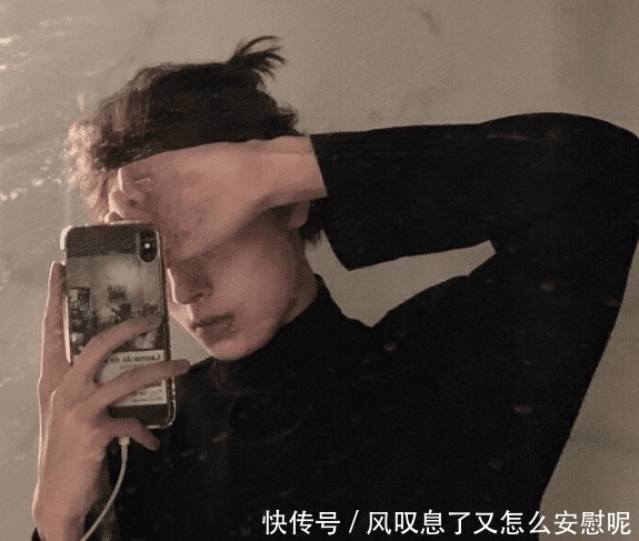  女生|女生刚睡醒就有这3举动，颜值肯定非常高，连“校花”都甘拜下风