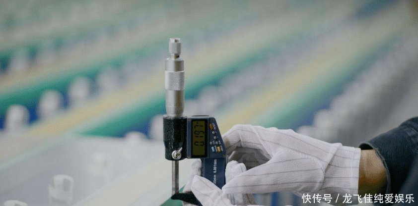 中国的超薄玻璃惊艳亮相，厚度仅为0.12毫米，美日自叹不如