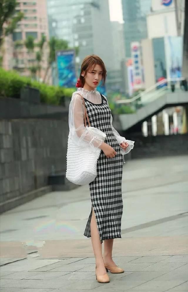  春天：高跟鞋搭配连衣裙，让女性在春天更显魅力