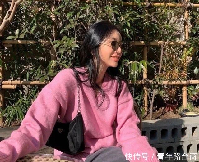  [针织衫]我能告诉你，这种“宝藏衫”配裤子后，走街上会一人独美吗