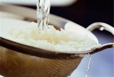  健康养生：淘米水居然有这么多用处？以前都浪费了，还好现在学会了！