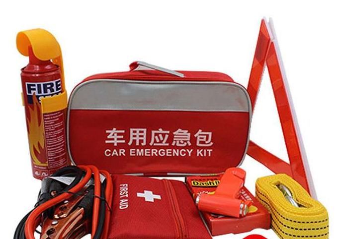 高速半路车坏了咋办？直接找交警吗？很多车主不懂，花了冤枉钱！