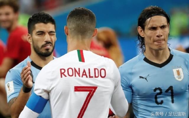 C罗愤怒咆哮裁判!344万人口小国进世界杯8强