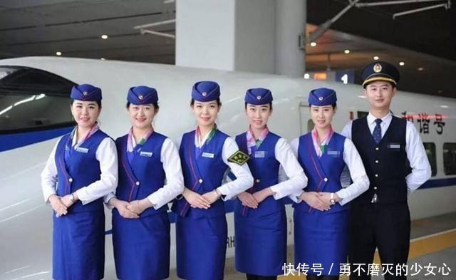  「美女」为什么在高铁上，很少看到乘务员吃饭？来听听美女乘务