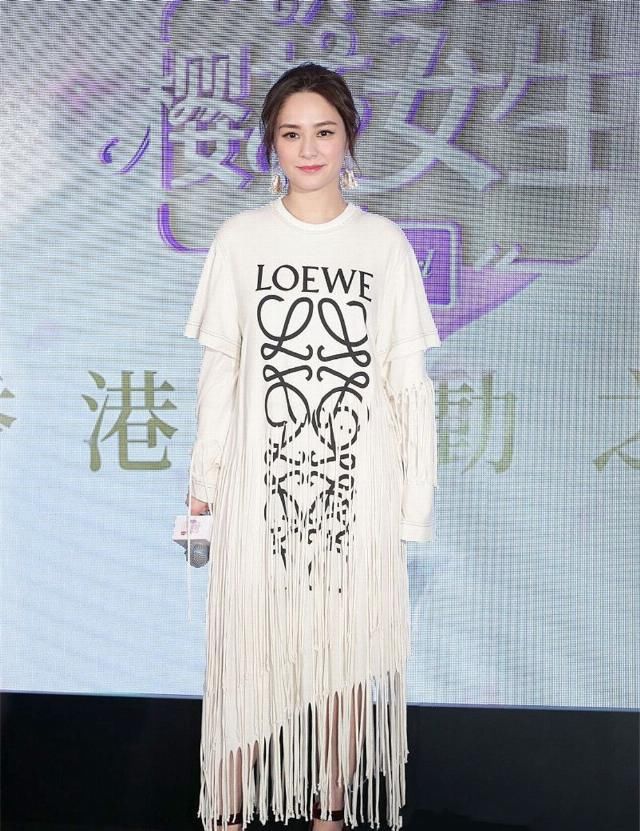  『多层次』最近时尚圈火了一种裙子，叫“龙须裙”，优雅时尚，明星都在穿