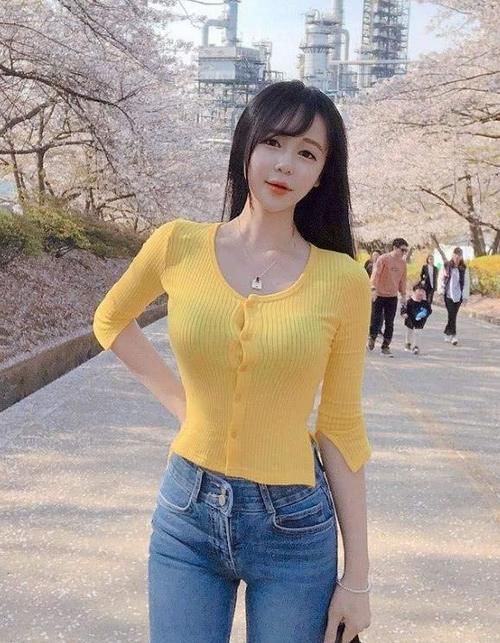  「正义」颜值即“正义”，女神简单穿搭都很美