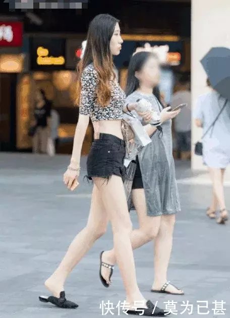 街拍: 凡间美女千千万, 唯有图4最好看!