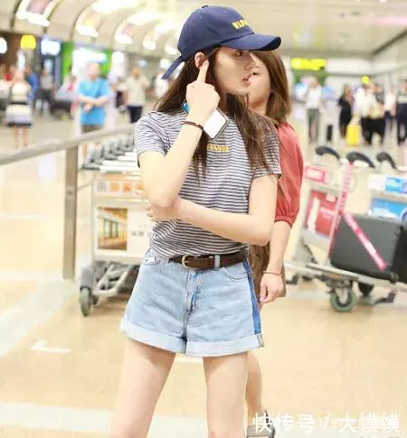 林允超短裤短到不能再短，还公然做出这种动作，网友：没眼看了！